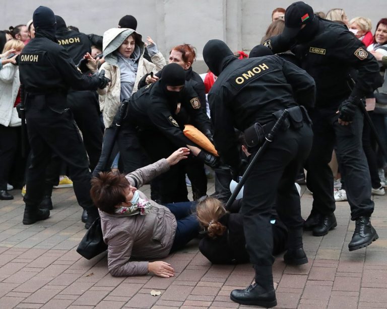 Глава Союза белорусов Латвии: ситуацию нельзя назвать кризисом, страна продолжает работать