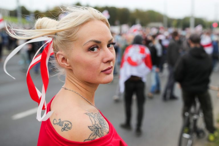 «Не допускайте ошибок»: белорусам рассылают сообщения о недопустимости протестов
