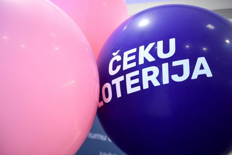 С момента запуска чековой лотереи число ее участников уменьшилось вдвое