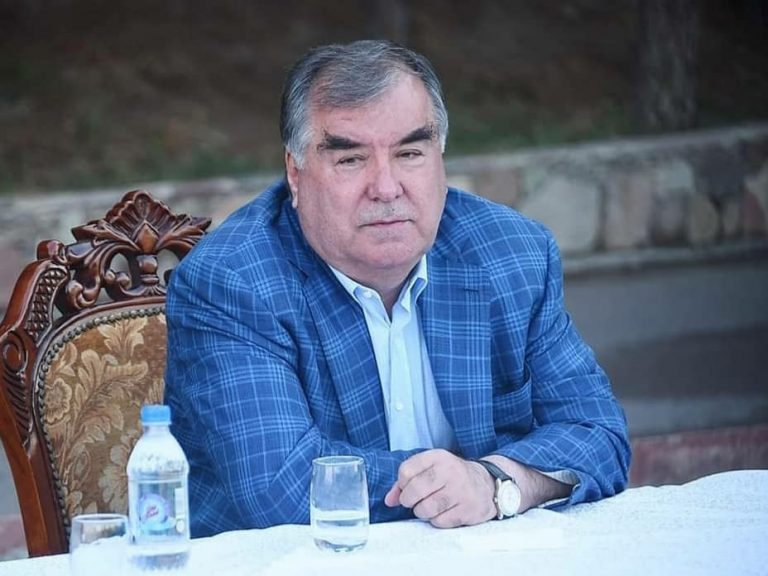 В Таджикистане переизбрали действующего президента. Он руководит страной 28 лет