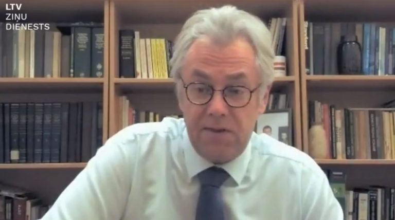 Перевощиков: ситуация с COVID-19 в Латвии серьезна, но пока контролируема (ВИДЕО)