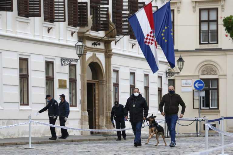 В Хорватии неизвестный ранил полицейского возле здания правительства и покончил жизнь самоубийством (ВИДЕО)