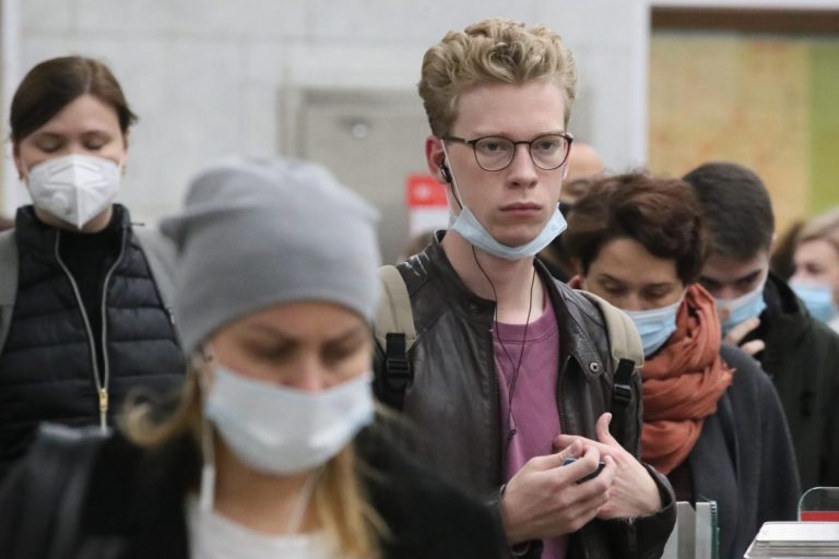 COVID-статиcтика: в мире — рекорд, Эстония пошла на поправку, в Литве без изменений