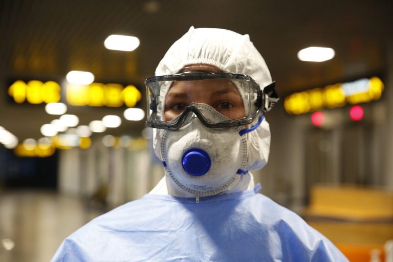 В Латвии за сутки выявлено 102 случая COVID-19, проведено рекордное количество тестов