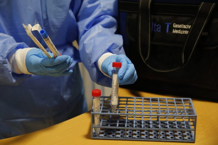 В Латвии за сутки выявлено 148 случаев COVID-19, умер пациент 30-35 лет