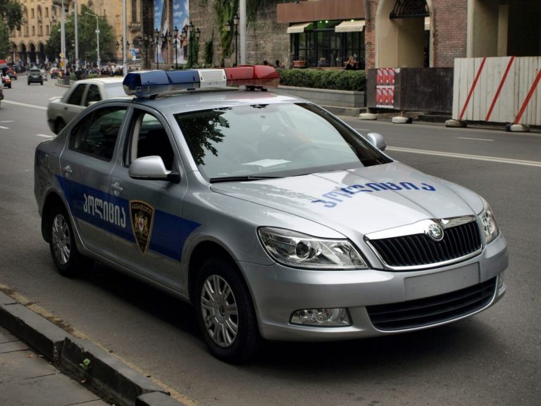 Вооруженный гранатой и автоматом мужчина захватил Банк Грузии