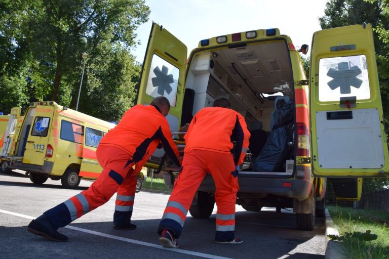 Глава общества больниц: в Литве у врачей двойная оплата, в Эстонии 1500 евро, в Латвии — ничего