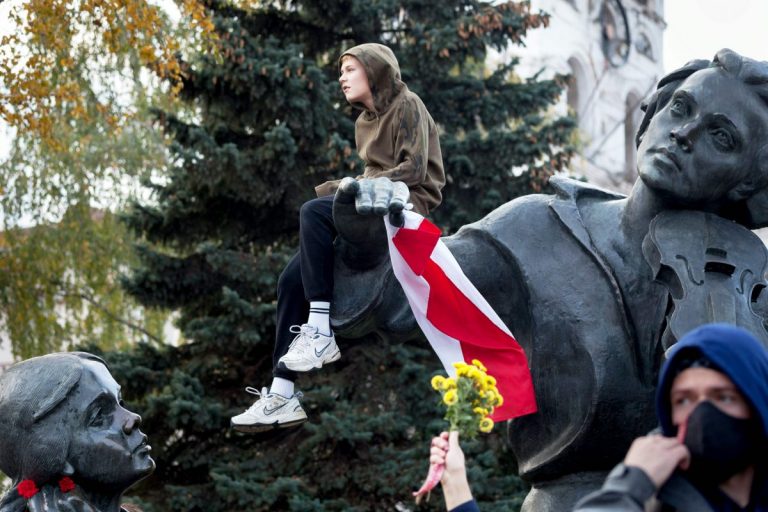 «Белорусы терпеливые — власть этим пользовалась»: эксперт о том, почему люди не выходили на улицы