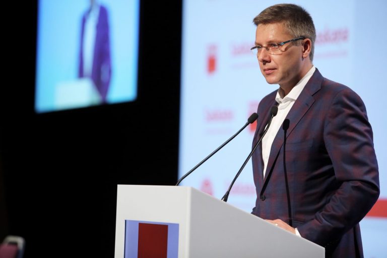 Латвия направила запрос Европарламенту о снятии иммунитета с Ушакова