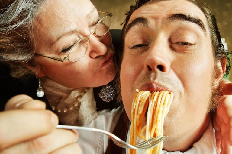 Я люблю тебя, если мама разрешит: самые большие маменькины сынки среди знаков Зодиака
