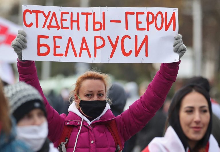 «Отправьте их на улицу»: Лукашенко потребовал отчислить студентов, вышедших на протесты