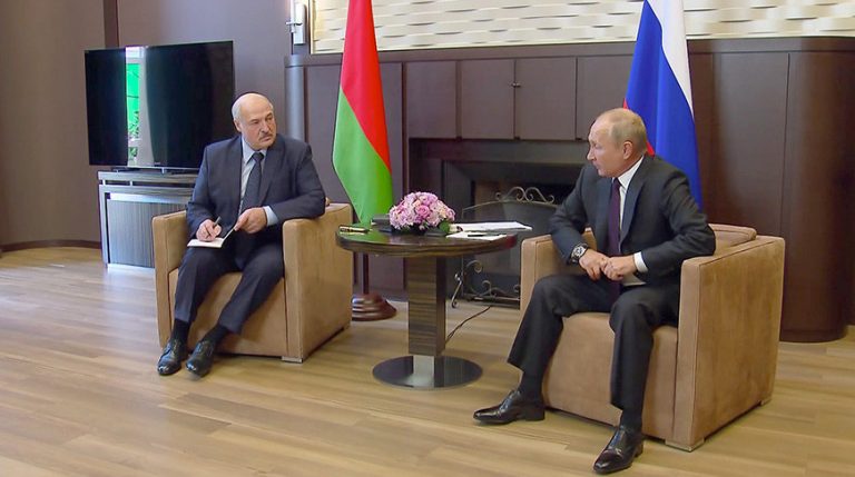 Экс-глава Беларуси рассказал, при каких обстоятельствах Путин перестанет поддерживать Лукашенко