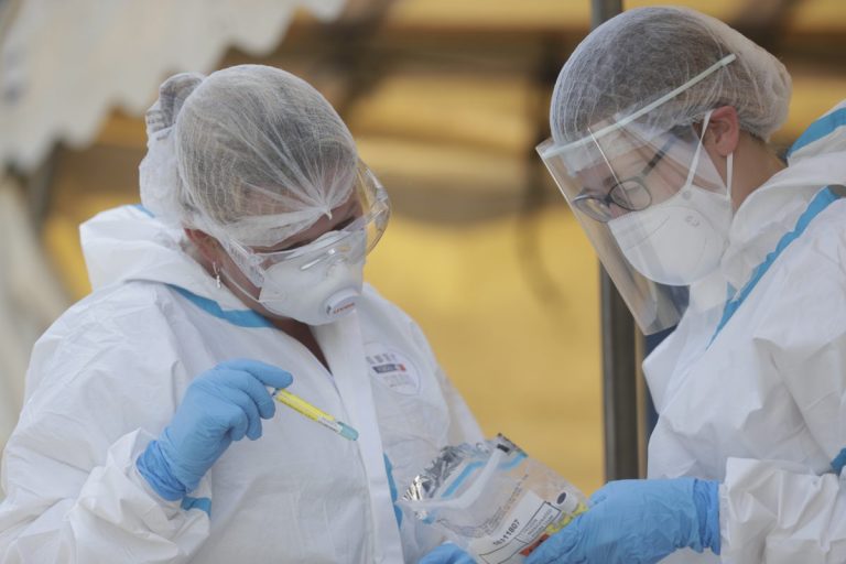 Для больных COVID-19 в Латвии хотят создать специальные больницы