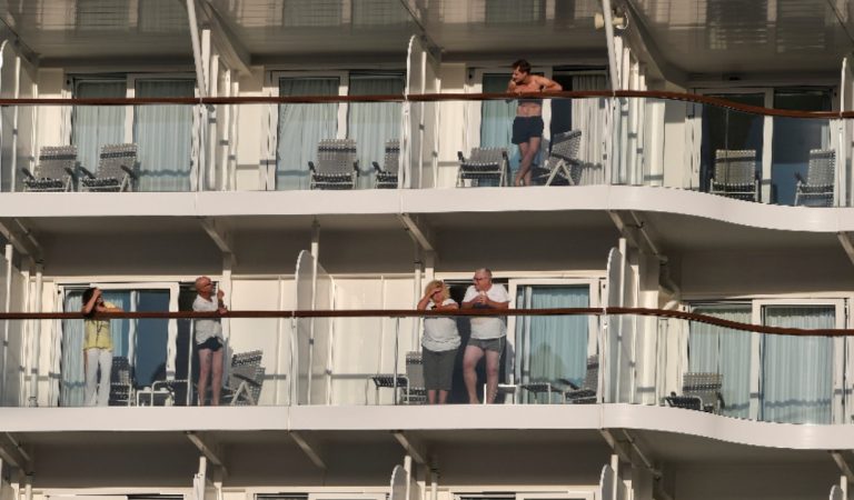 Греция намерена ввести частичный локдаун