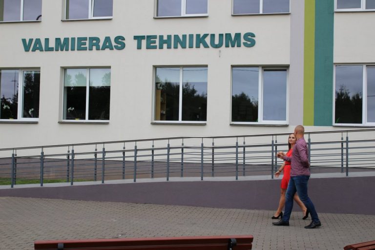 Валмиерский техникум на две недели перейдет на удаленное обучение