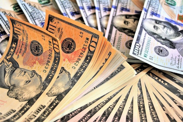 Безработным на Гавайях раздадут по 500 долларов