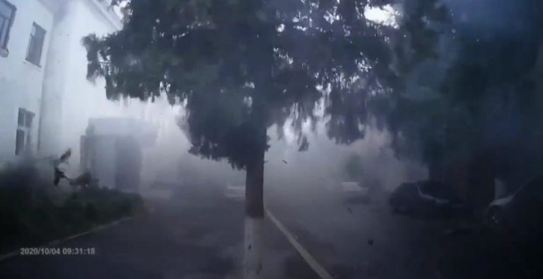 ВИДЕО: камера видеорегистратора  записала обстрел Степанакерта ракетами