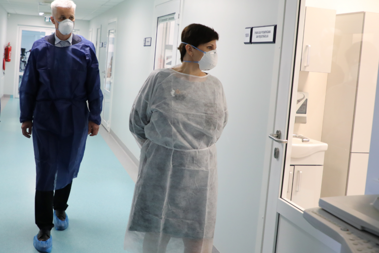 Винькеле: если отрицаете COVID-19 — это ваше дело, но не подвергайте опасности других!