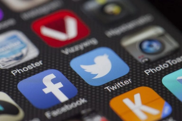 Instagram будет автоматически прятать комментарии с оскорблениями