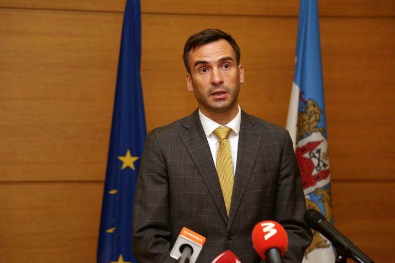 Стакис: в транспорте вместо масок нельзя будет использовать платок или шаль