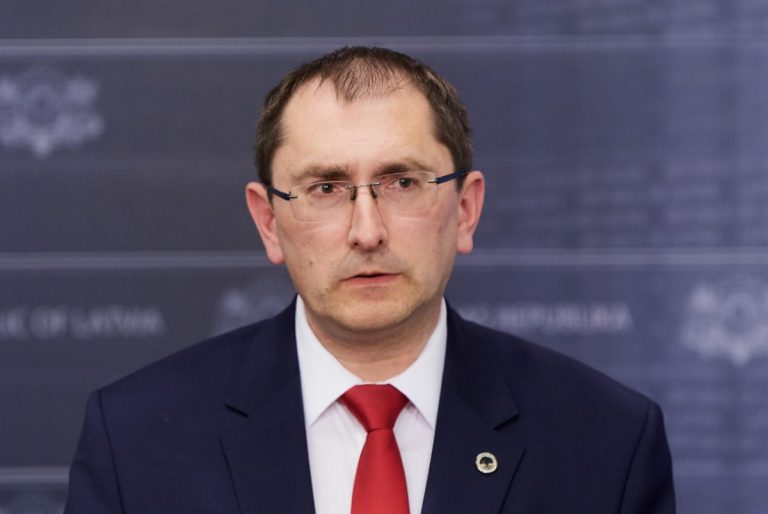 KNAB оштрафовал министра сообщения Талиса Линкайтса на 100 евро