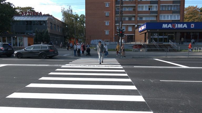 В Ильгюциемсе на пешеходном переходе сбит подросток (ВИДЕО)