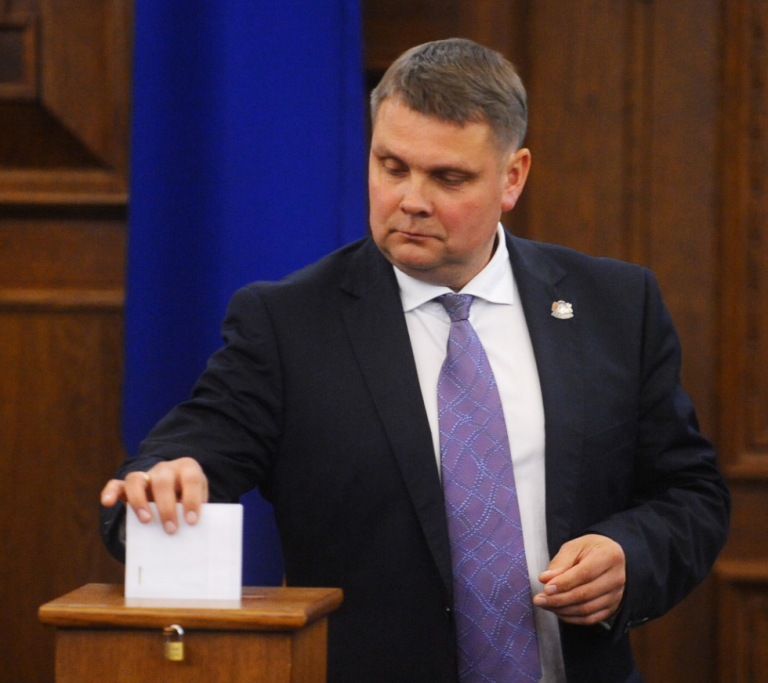 Сейм выдал депутата Адамовича для уголовного преследования