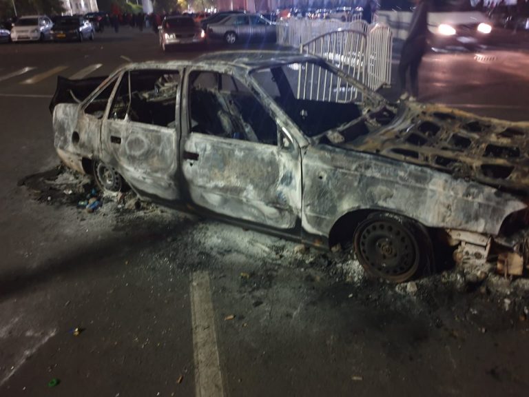 В Бишкеке ввели режим чрезвычайного положения