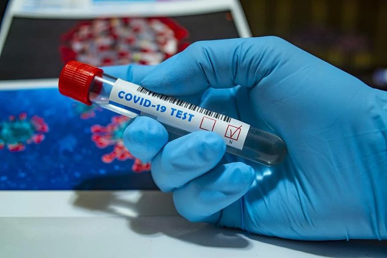 В Латвии за сутки выявлено 242 случая COVID-19, трое человек скончались