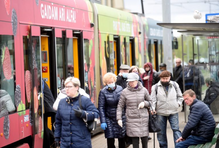 Коронавирус в странах Балтии: в Литве опять более тысячи случаев