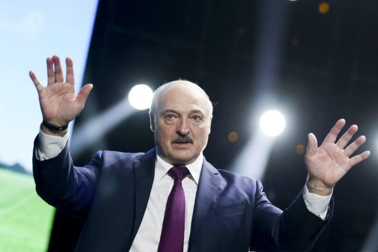 «Пришла информация из Латвии! Живут там за $2,5 в день»: Лукашенко об уехавших белорусах