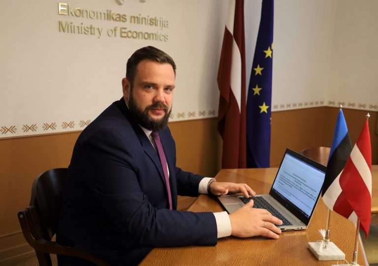 Министр экономики Янис Витенбергс ушел на карантин