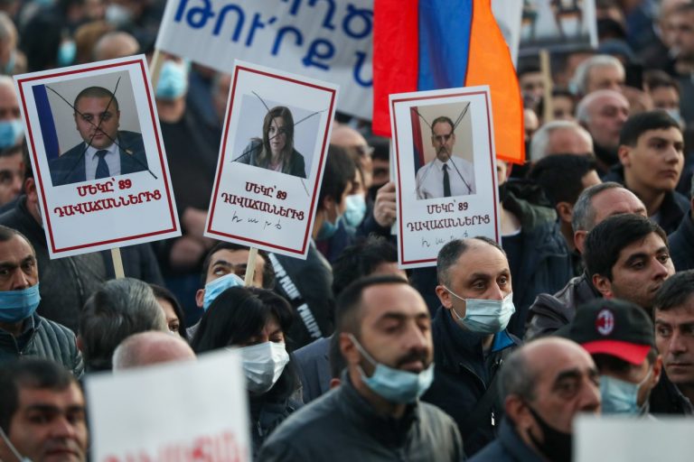Политолог о конфликте в Карабахе: Пашинян выбрал позор. Он политический труп