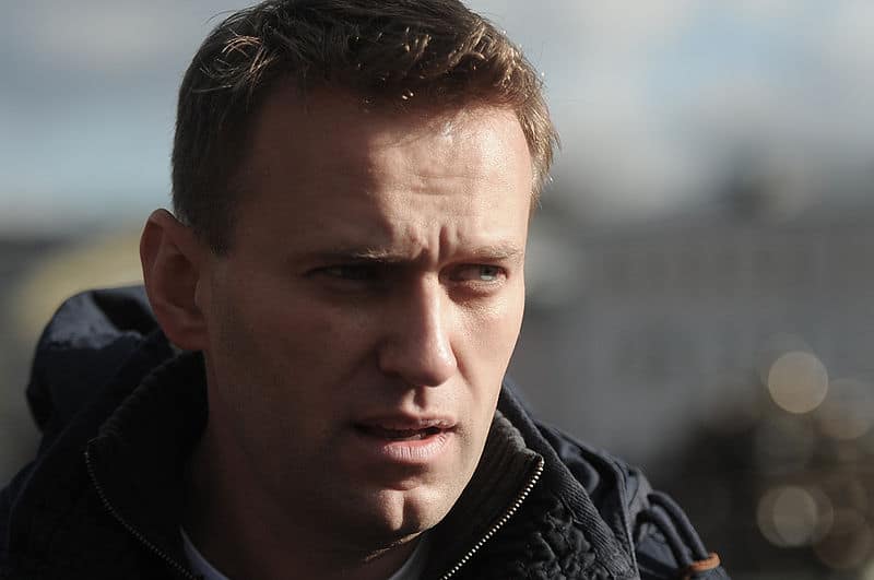 Навальный подал в суд на Пескова