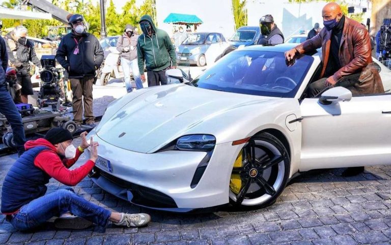 Дуэйн «Скала» Джонсон так раскачался, что на съемках не влез в Porsche. Пришлось переснимать сцену