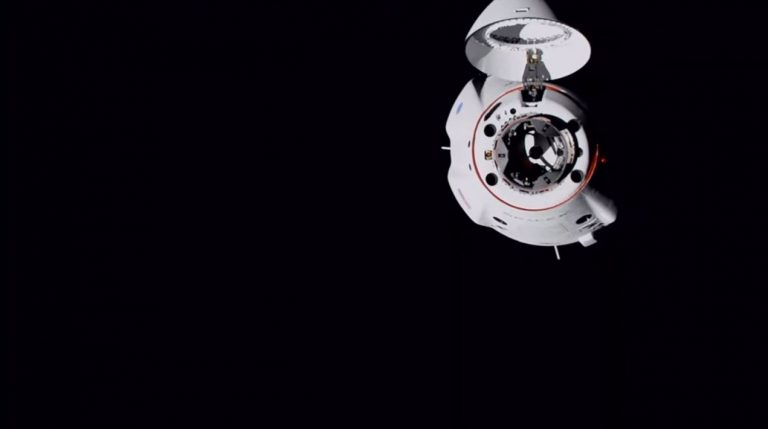 Второй полет SpaceX: Crew Dragon пристыковался к МКС