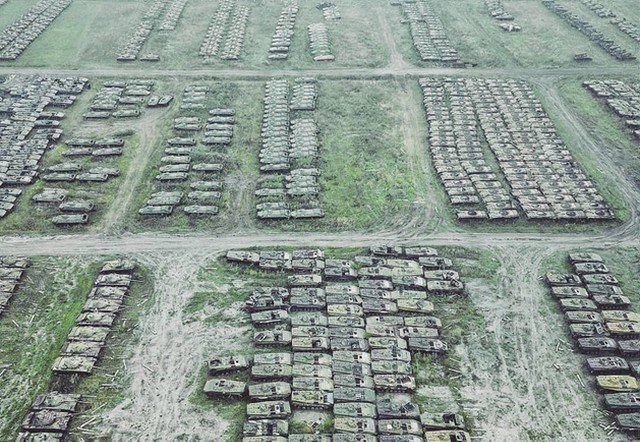 Кладбище российских танков в Сибири (17 фото)