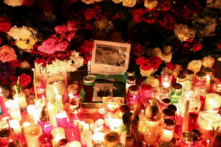 В Беларуси задержали врача, сообщившего о смерти оппозиционера, и журналистку, написавшую об этом