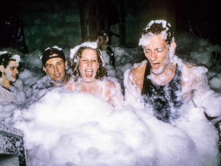 Ночная жизнь клубов Нью-Йорка 1990-х в объективе фотографа Стива Эйхнера