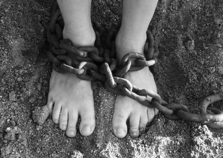 Торговля людьми в Латгале: у работников кондитерской забрали паспорта, их били
