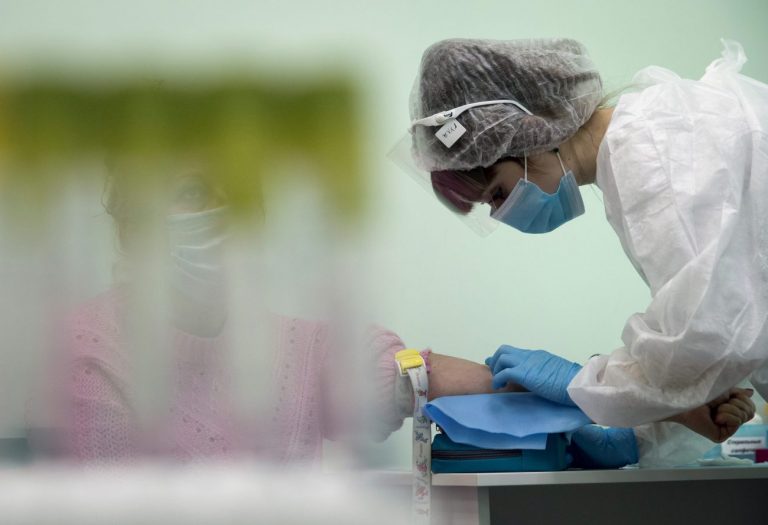 Ученые рассказали об опасности первых дней после заражения коронавирусом
