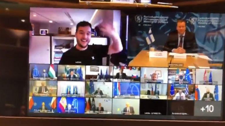 ВИДЕО: журналист «взломал» онлайн-встречу глав Минобороны стран ЕС