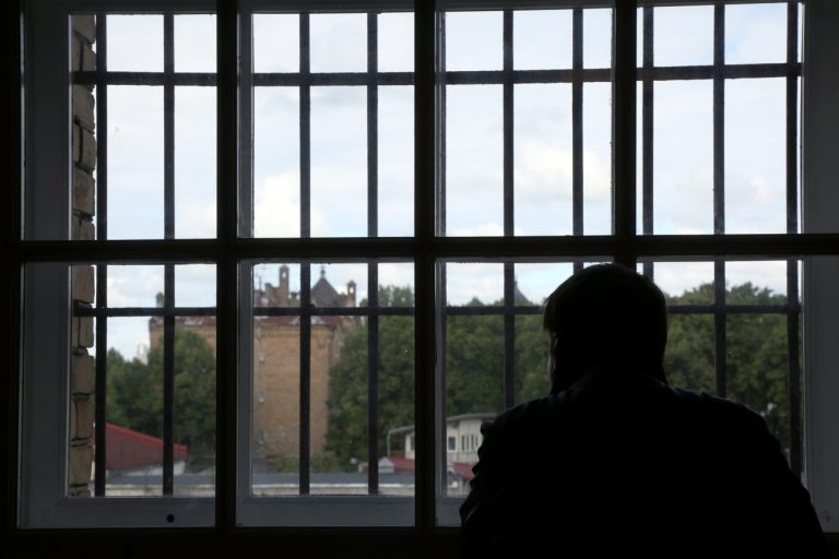 В крупнейшей тюрьме Латвии продлен карантин. Выявлено уже 75 больных COVID