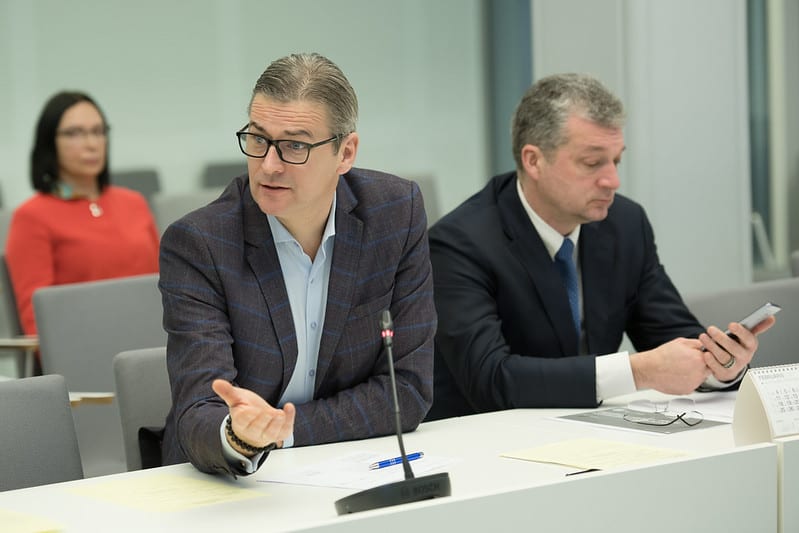Слушатель Baltkom дважды в эфире спросил Бондарса о порядочности. Тот дважды не ответил