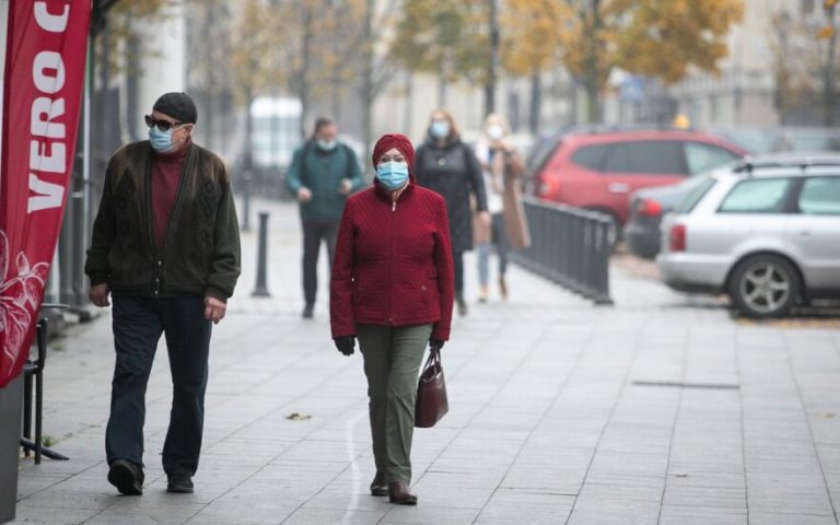 Ситуация с COVID у соседей: Литва готовится к карантину, Эстония будет выявлять бессимптомных носителей