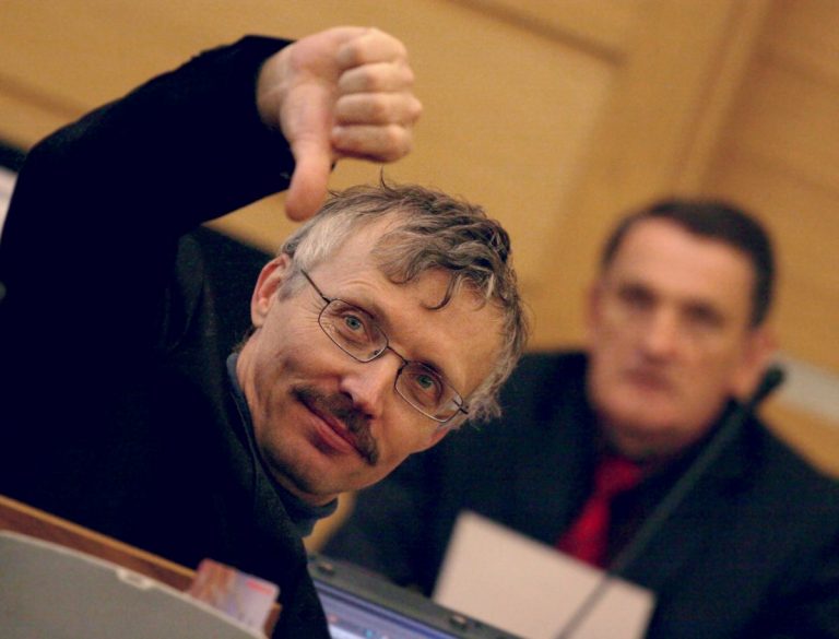 Экс-министр: как можно в период потрясений менять налоги? Часть жителей пополнит армию безработных