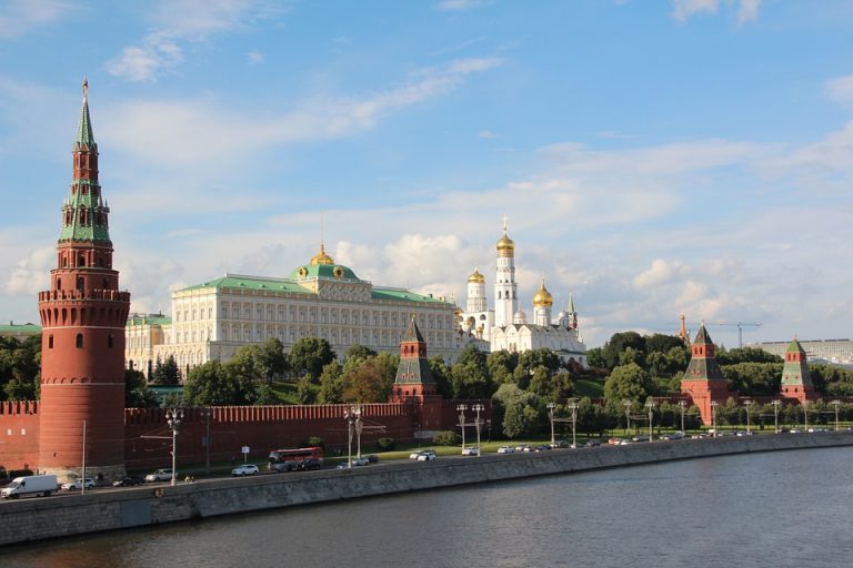 СМИ: сотрудник охраны застрелился на территории Кремля