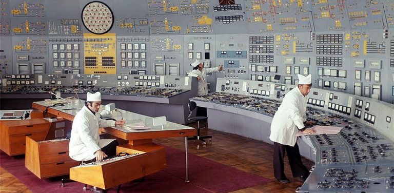 Винтажная красота советских диспетчерских залов аналоговой эпохи. Включая операционный зал Чернобыльской АЭС