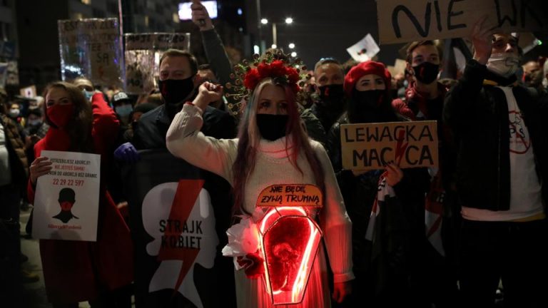 Жительница Польши: маски ушли на второй план, теперь выступают за аборты