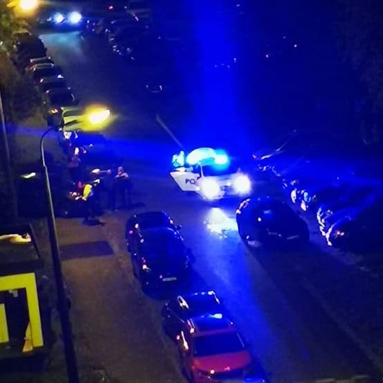 ФОТО: водитель в Риге наехал сам на себя. Мужчина получил серьезную травму